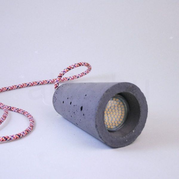 beton-fuggesztek-lampa-kis-buraval-sotet-szurke