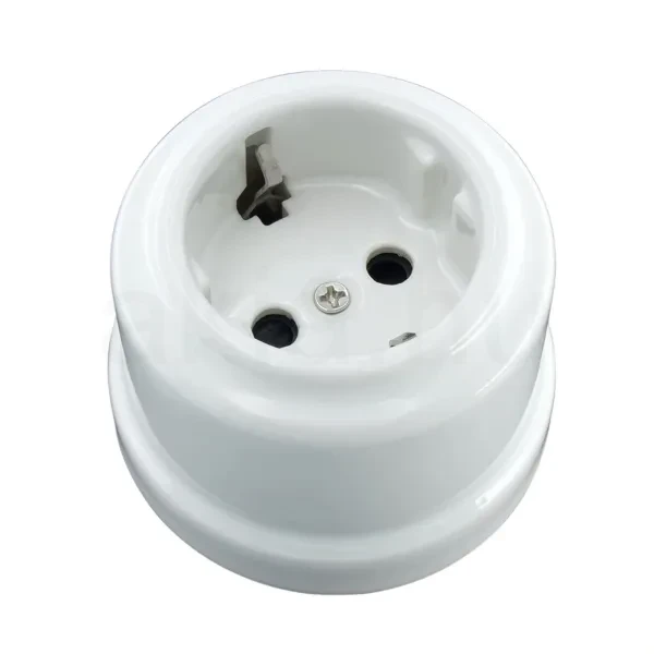 Fehér porcelán falon kívüli konnektor 2P+F kivitelben